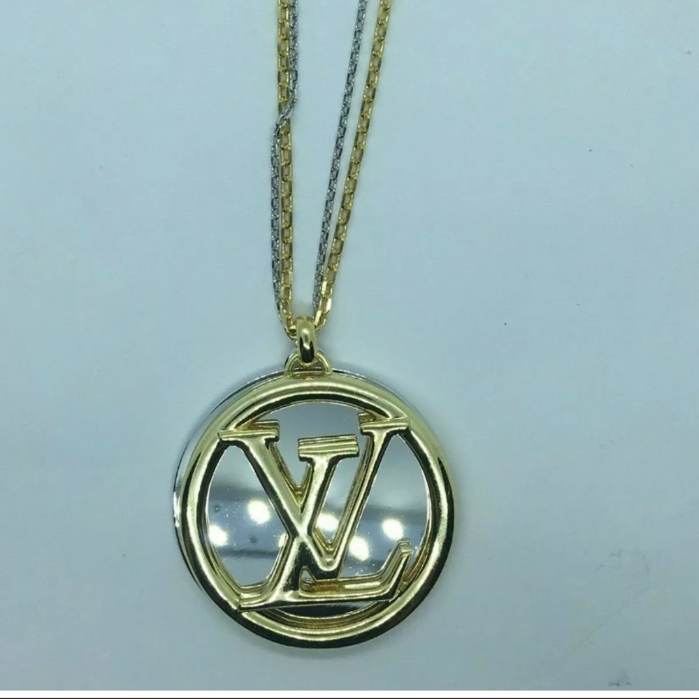 - Authentic Louis Vuitton LOUISE LONG NECKLACE UNISEX